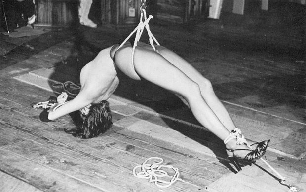 Amazing bondage classic pic