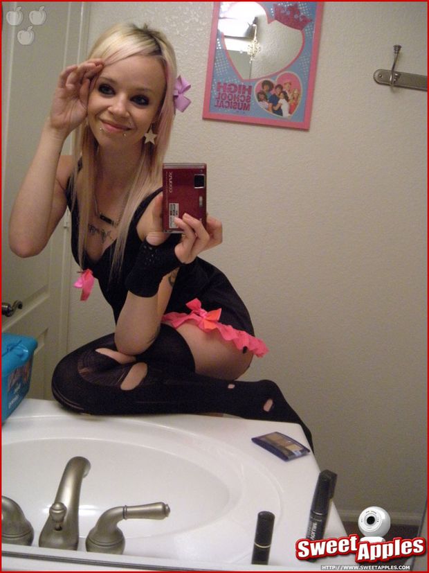 Amazing selfshot picture with sexy emo blonde