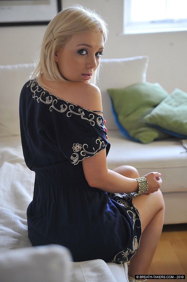 Fabulous blonde teen in this incredible pic