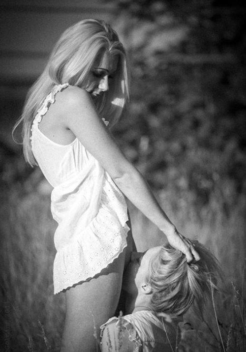 Hot lesbian in a awesome pic