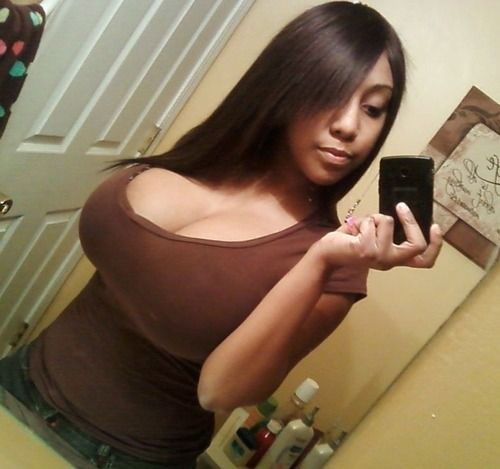 Awesome homemade pic with superb ebony boobs
