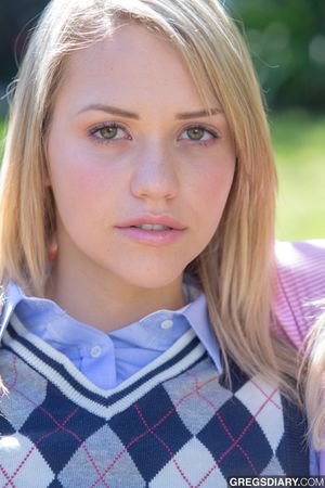 Hot blonde in a hot pic