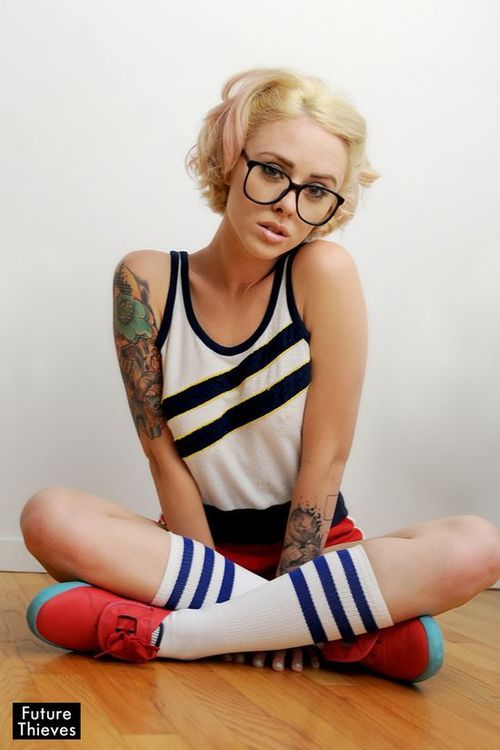 Sexy blonde teen in a incredible pic