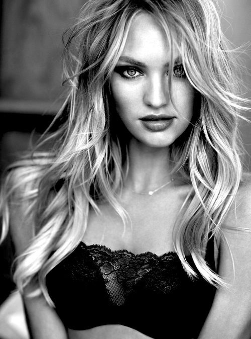 Beautiful blonde in this incredible pic