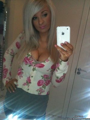 Sexy blonde homemade in a amazing homemade girl next door photo