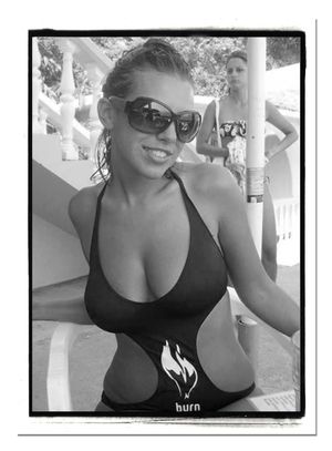 God, look at those tits...