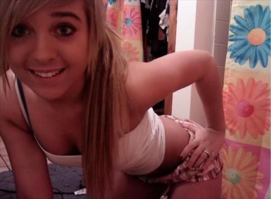 Awesome homemade pic with beautiful blonde teen