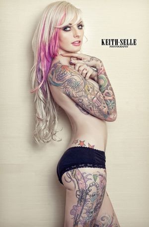 Hot blonde in awesome panties pic