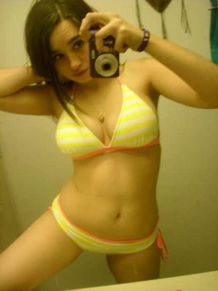 Hot brunette in this hot amateur selfshot photo
