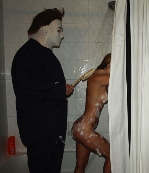 fuckyeahsirharder:

See, who says serial killers canâ€™t be nice...