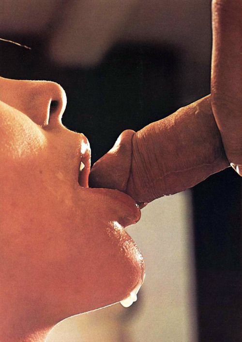 Nice close shot of cum in her mouth, love the way it creeps down...