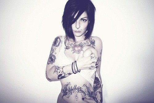 Fabulous brunette in a awesome picture