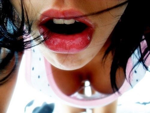Stunning brunette in a amazing picture
