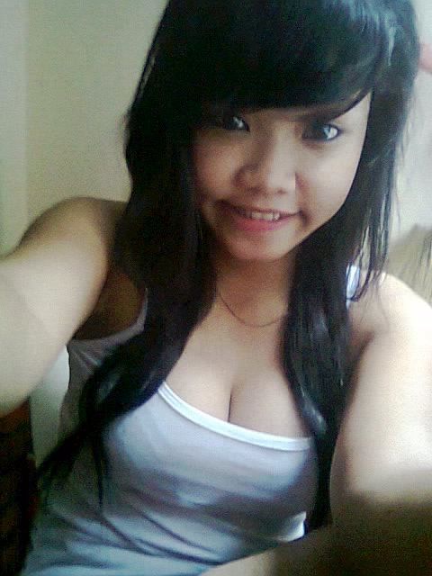 Hot chinese in amazing selfshot pic