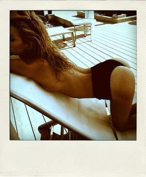 Fabulous butt in a awesome pic