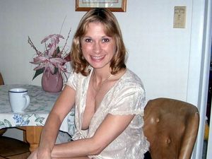 Amazing pic with a lovely blonde mommy