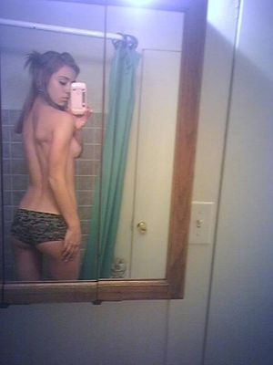Sexy teen in a hot selfshot picture