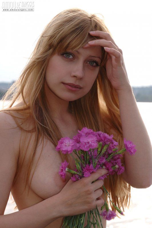 Amazing pic with a gorgeous blonde