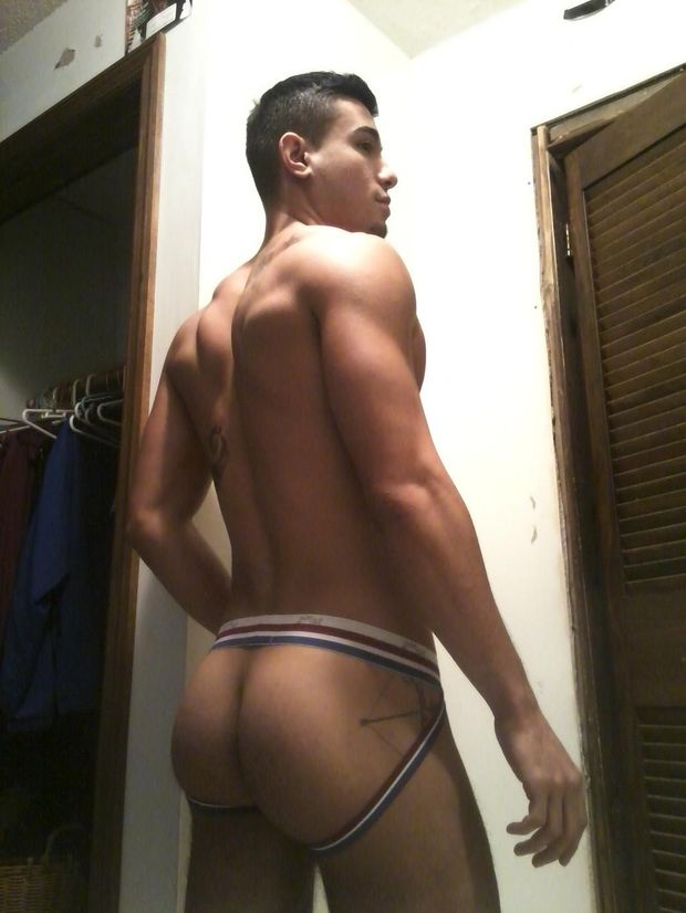 gay pornstar Ricky Roman (@RickyRomanXXX on twitter)