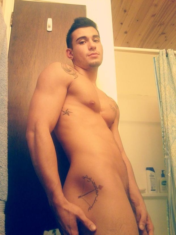 gay pornstar Ricky Roman (@RickyRomanXXX on twitter)