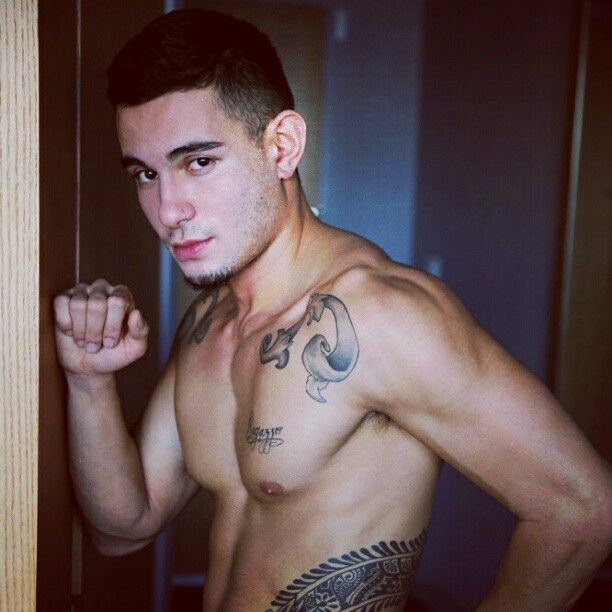 gay pornstar Ricky Roman (@RickyRomanXXX on twitter)