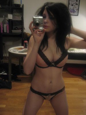 Amazing wife selfshot pic with fabulous brunette bra