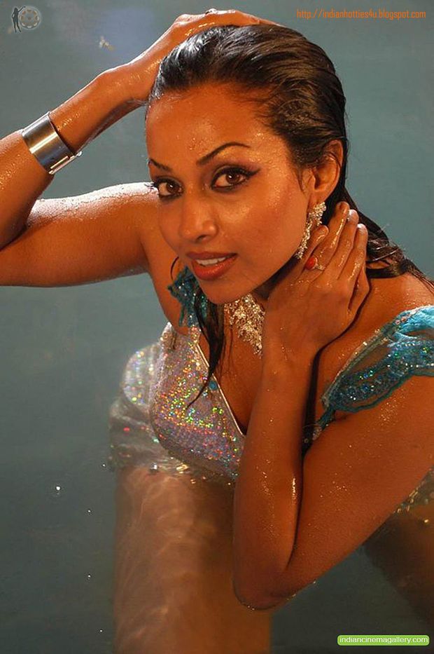 Hot indian in this incredible pic