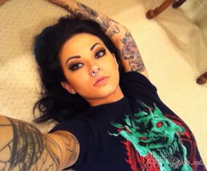 Hot emo brunette in a amazing beginners pic