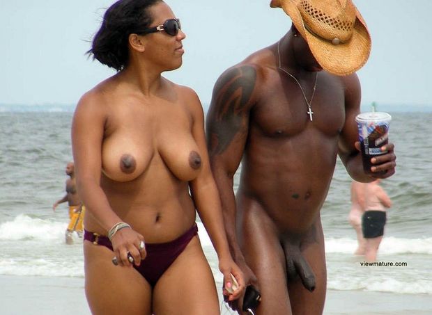 Amateur ebony nudists on the beach