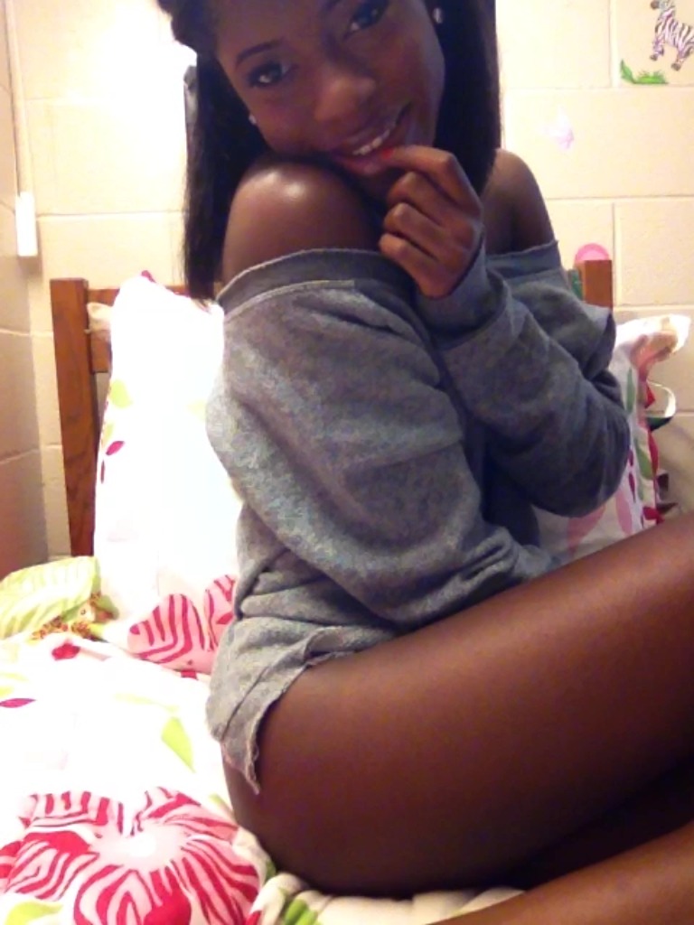 Beautiful dark-skinned in amazing girlfriend pic
