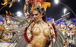 Fabulous latina brunette in this awesome picture