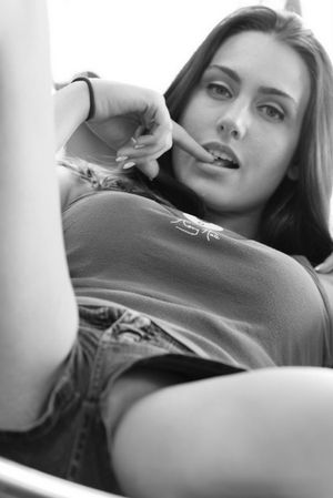 Lovely brunette big tits in awesome vagina pic