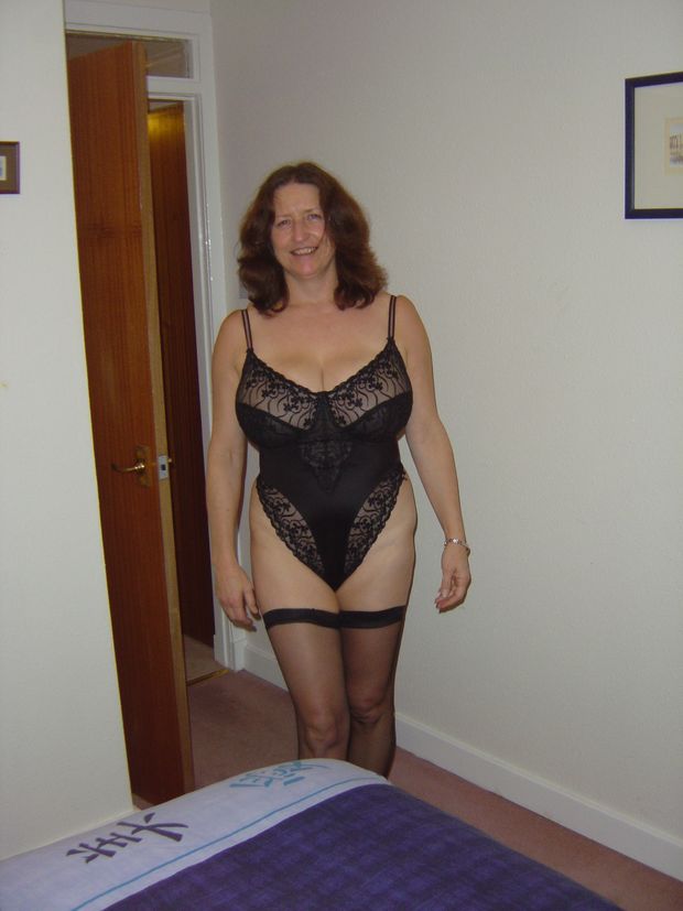 Fabulous cougar lingerie in awesome pic