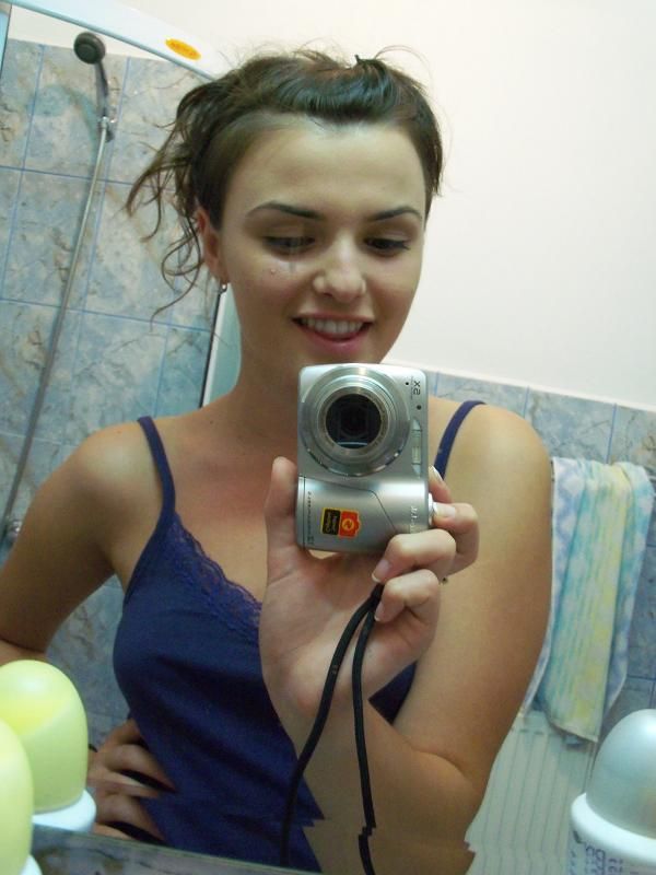 Hot homemade girlfriend photo with a gorgeous ash brown teen