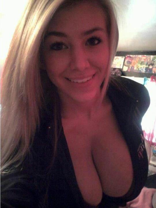 Hot pic with a superb hooters