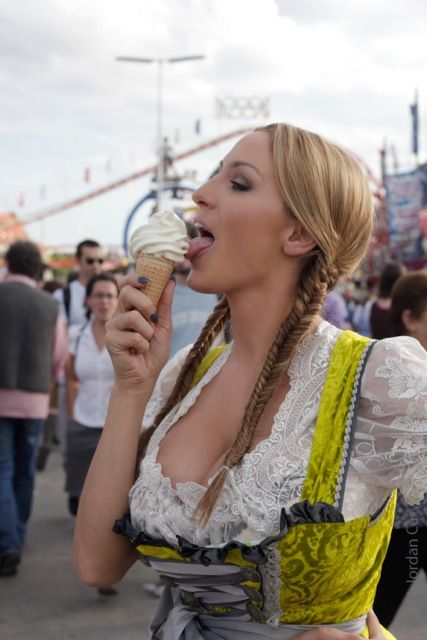 Jordan Carver Oktoberfest 4