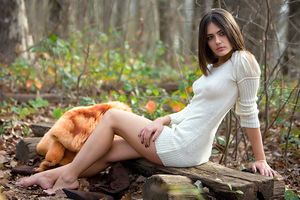 Hot pic with a gorgeous brunette