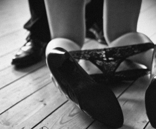 sussexsub:
panties down while sucking