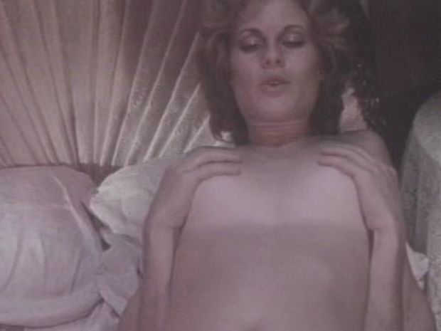 Vintage porn from the early 1930’s, ‘The Bite’ is a colorful parody of “The Stingâ€, combining sex, comedy and monkey business