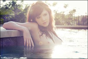 Fabulous brunette in incredible pic