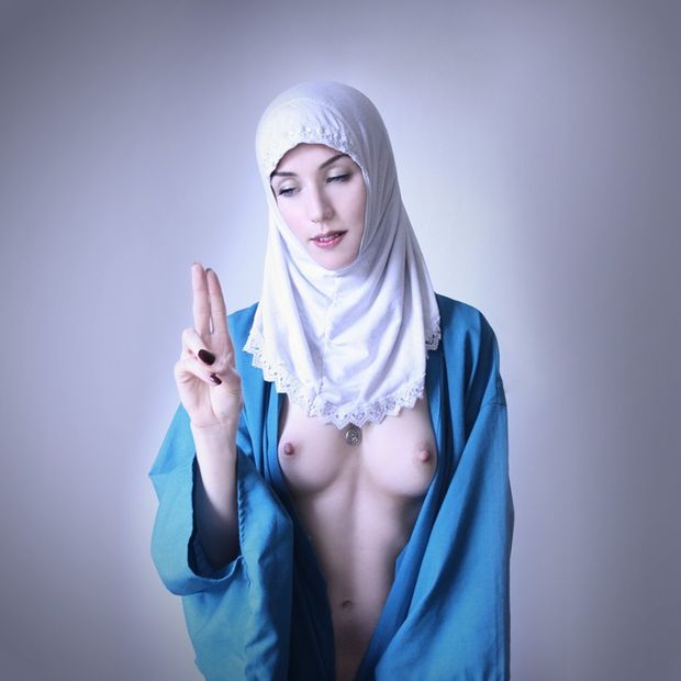 Amazing teen in incredible photo