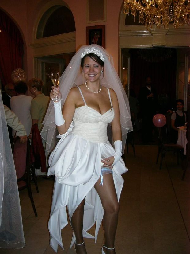 Fabulous brunette in this hot pic