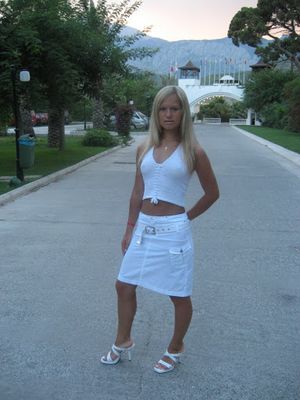 Gorgeous blonde in a amazing photo