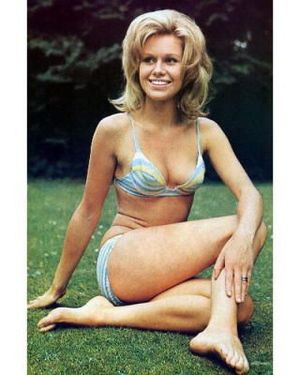 Suzanna Leigh