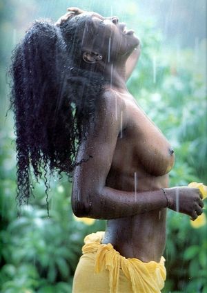 Superb ebony in this awesome picture