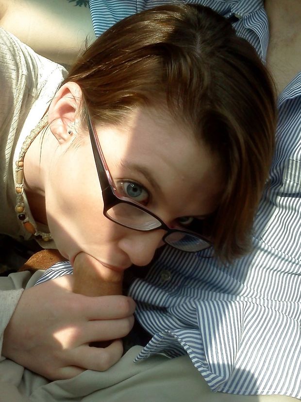 Amazing teen in a hot bj photo