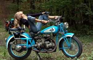 Amazing brunette in a awesome pic