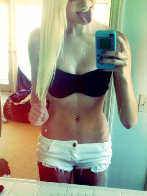 Hot teen in this awesome homemade selfshot picture