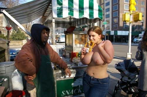 "Amateur" in quotes. London Andrews is apparently a vet at getting nekkid and putting that amazing rack of hers on display!