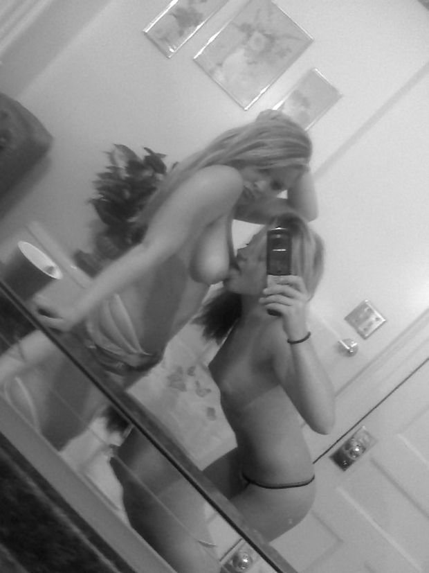 Lovely blonde rookie in this amazing homemade selfshot pic